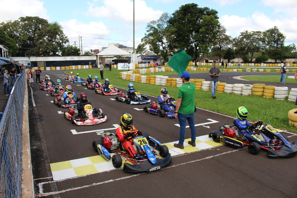 Foz do Iguaçu abre temporada de kart de 2024 neste sábado